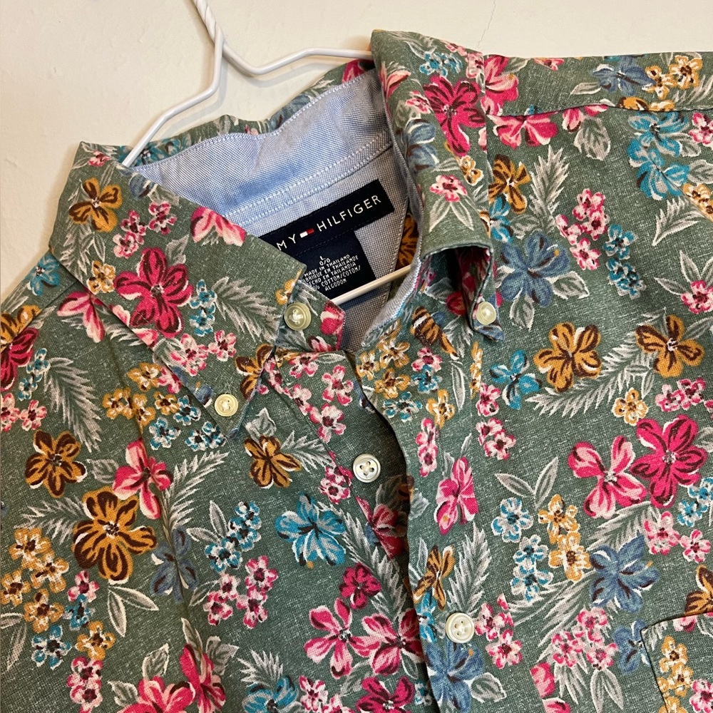Tommy Hilfiger Men's Large Floral Short Sleeve Pullover Cotton Shirt